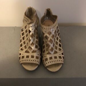 Bella Vita Tan Cutout Sandals